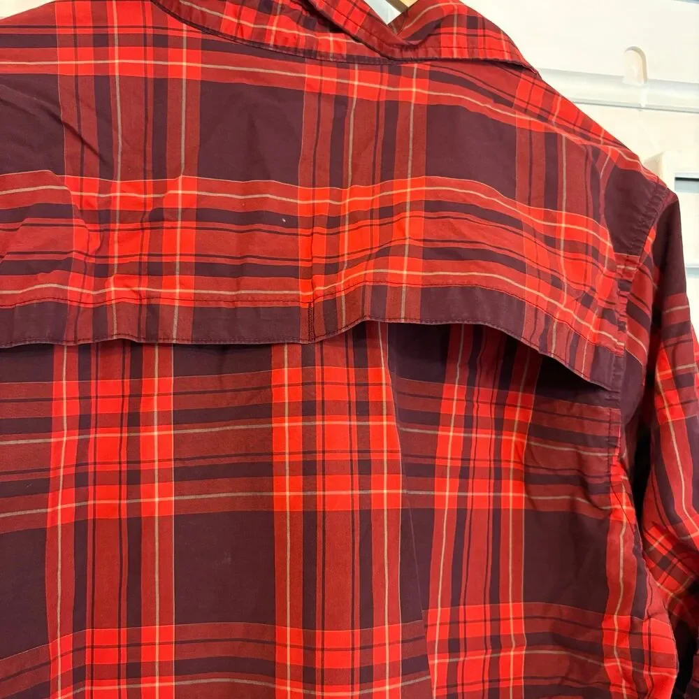 The North Face Red And‎ Burgundy Plaid Button Down Shirt Size Medium
